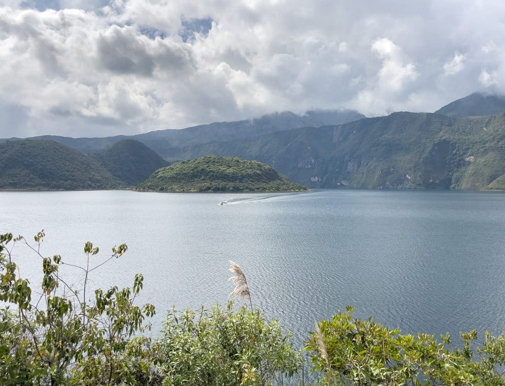 Vue sur la lagune de Cuicocha