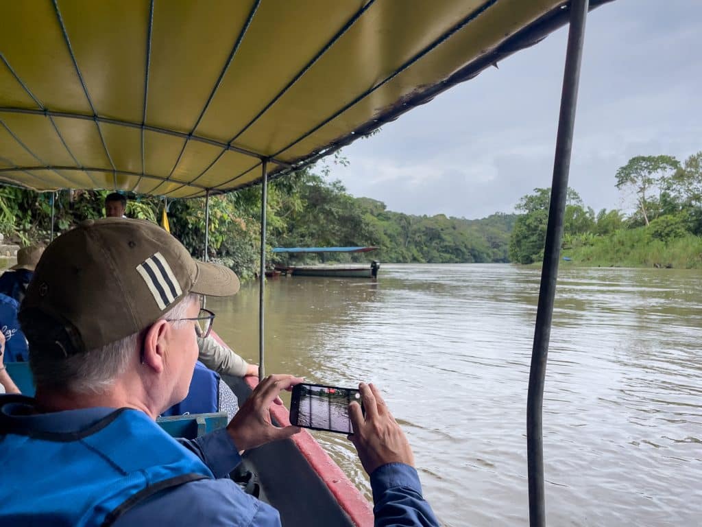 balade en pirogue en Amazonie