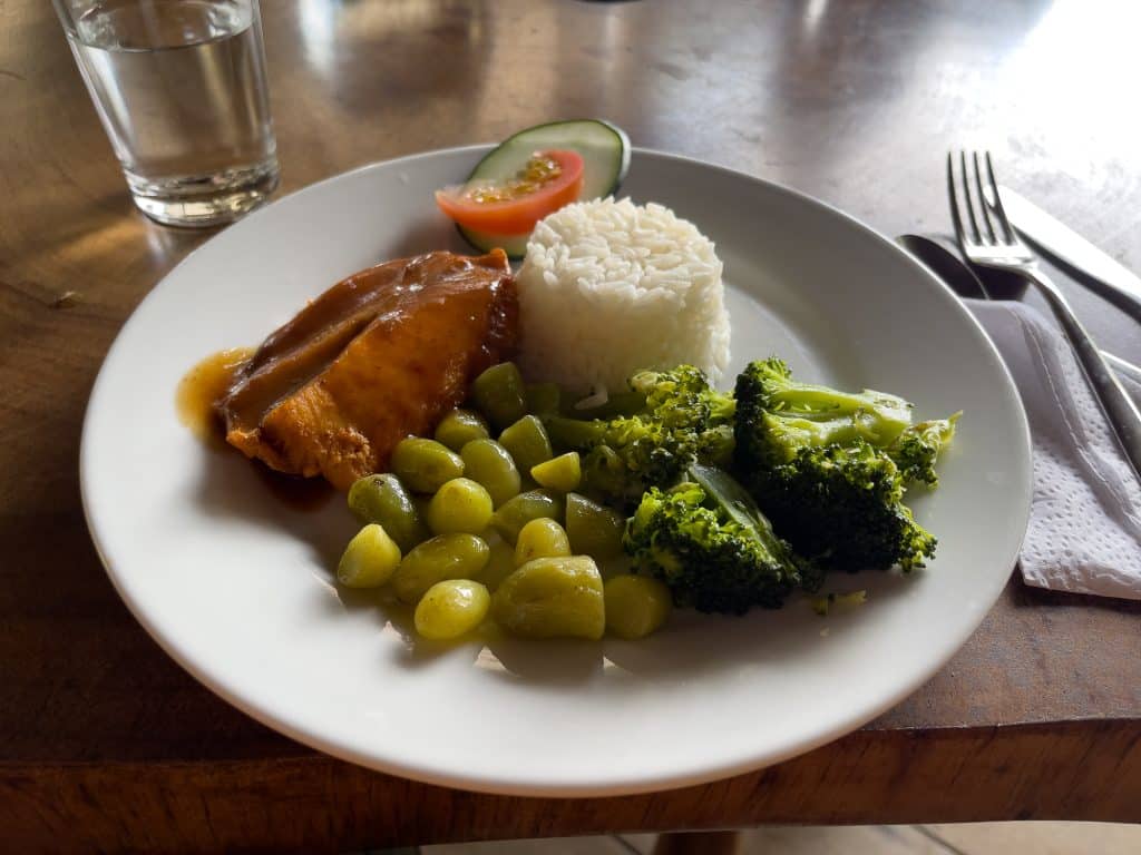 légumes et poulet au Liana Lodge