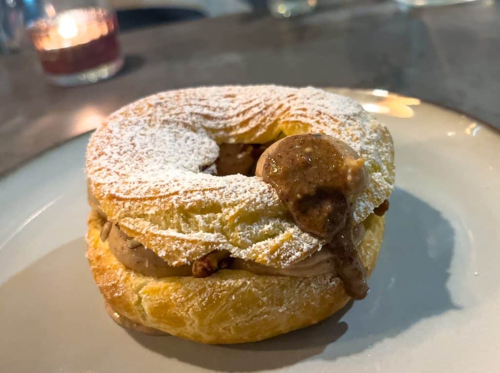 Dessert local du Paris-Brest au restaurant Eva