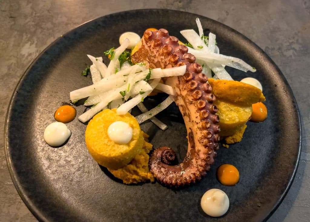 Plat de pieuvre - Meilleur endroit où manger au restaurant Eva