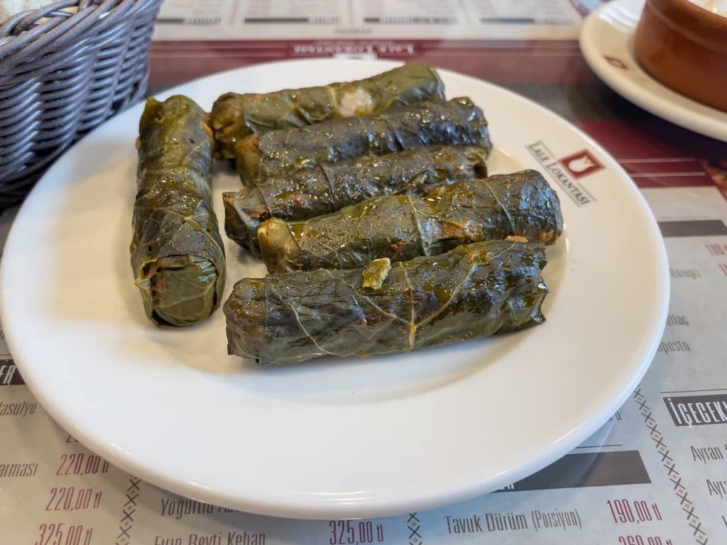 Rouleaux de vigne au Lale Lokantasi à Rize