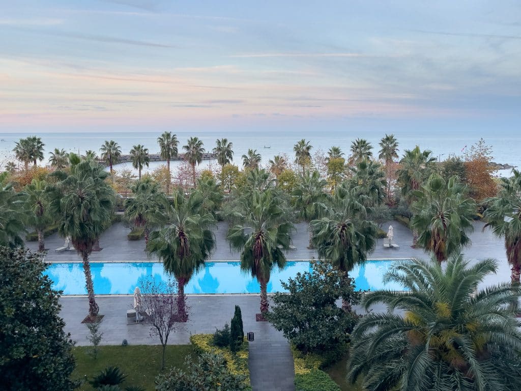 Vue de la mer Noire du Ramada Plaza by Wyndham Rize