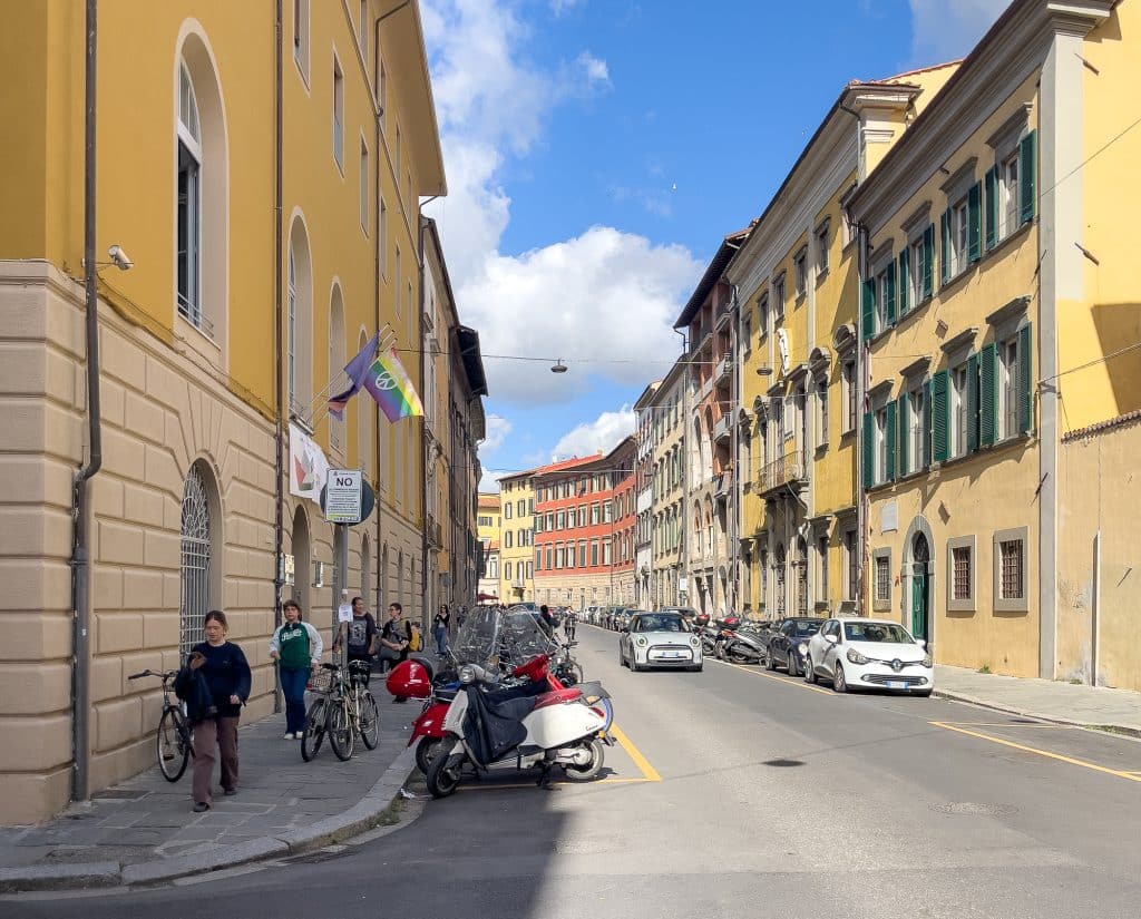 Rue colorée de Pise