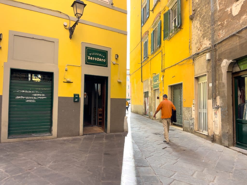 Ruelle jaune, quoi faire à Pise