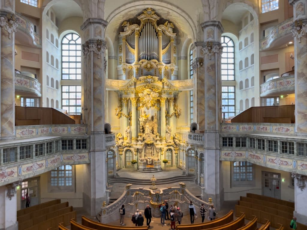 Autel à l'intérieur de la Frauenkirche