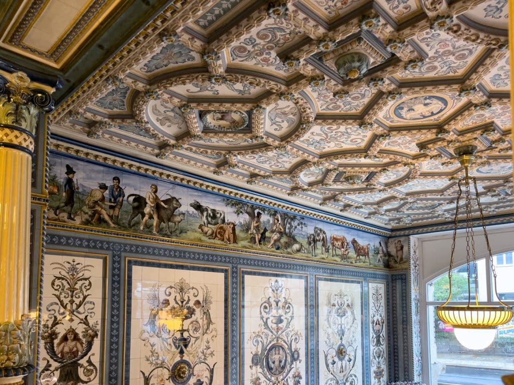 Plafond de la Dresdner Mölkerei Gebrüder Pfund