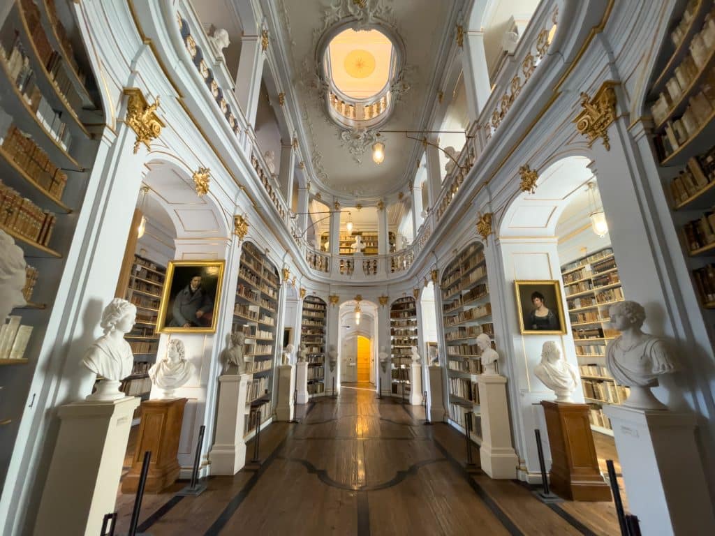 Intérieur de la bibliothèque Anna Amalia de Weimar