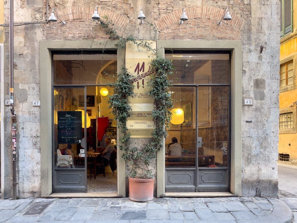 Façade du restaurant Numeroundici à Pise