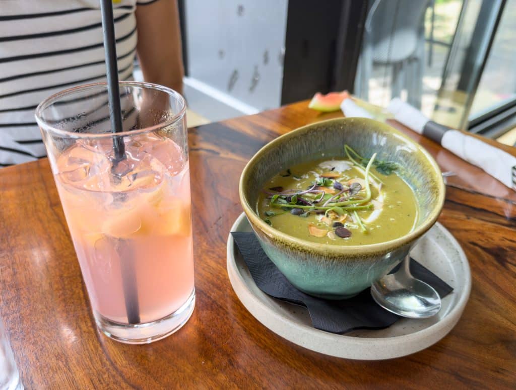 Soupe et boisson au restaurant l'Écluse d'Edmundston