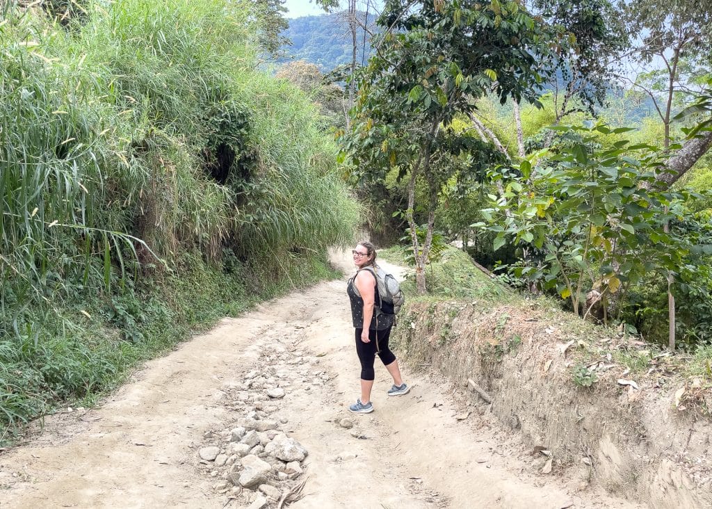 Maude sur chemin du retour à Minca