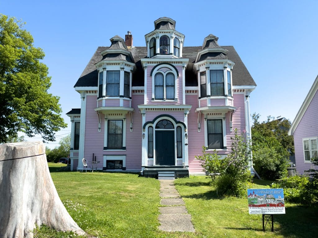 Jolie maison rose de Lunenburg