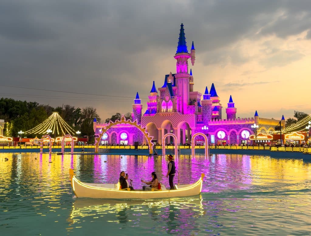 Château de nuit à Magic City