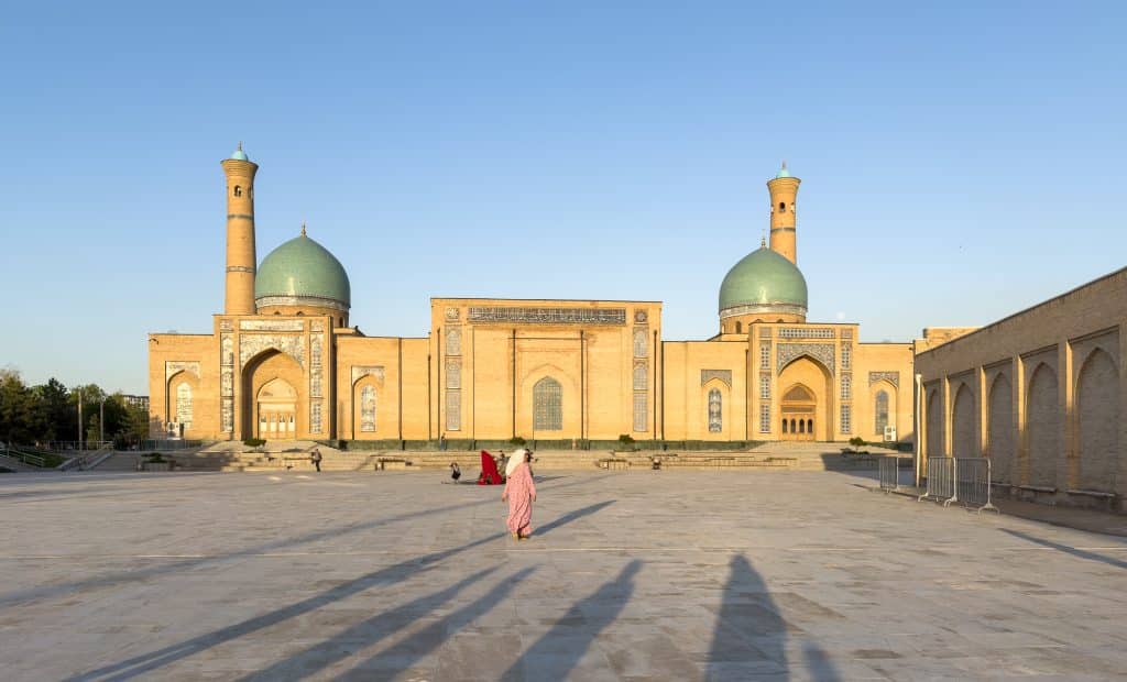 Coucher de soleil à la place et complexe Khast Imam