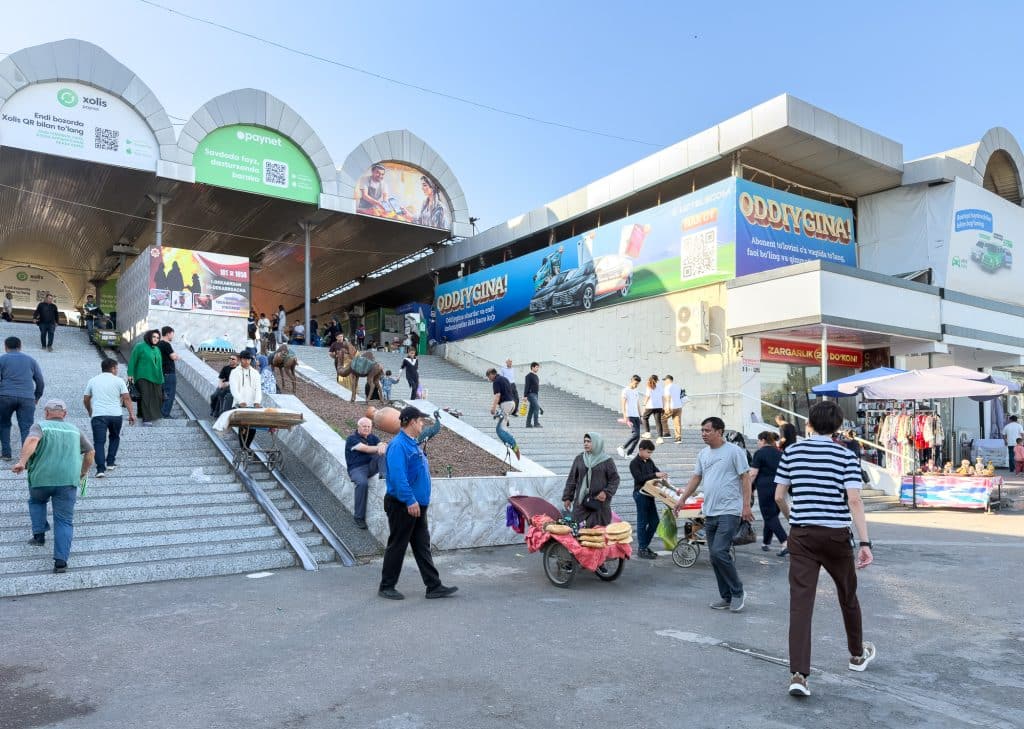 Entrée du Chorsu Bazar, marché de Tachkent