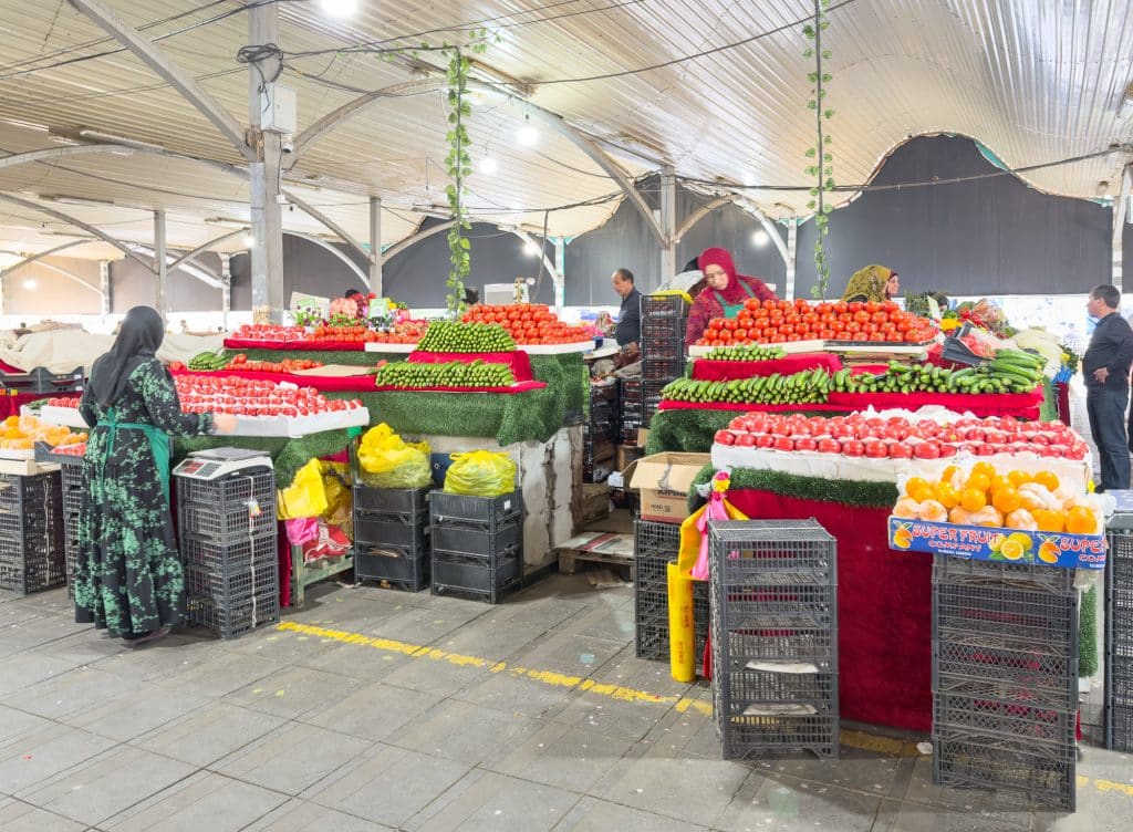 Étalage de légumes du Chorsu Bazar
