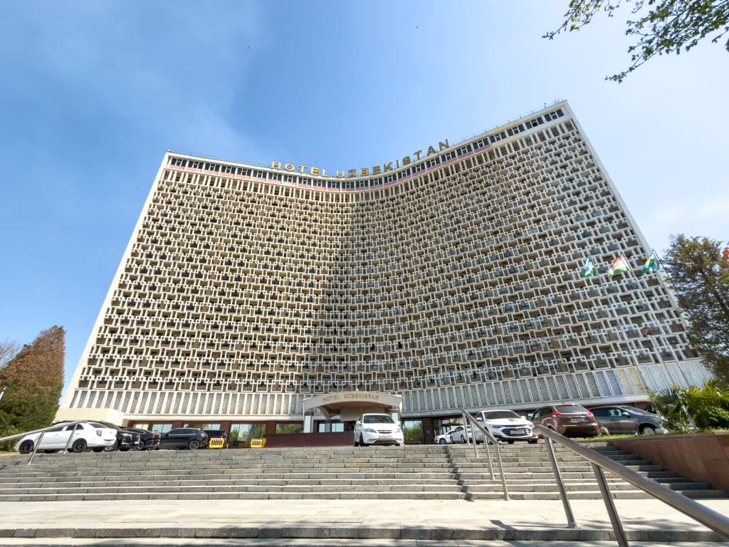 Façade de l'hotel Uzbekistan