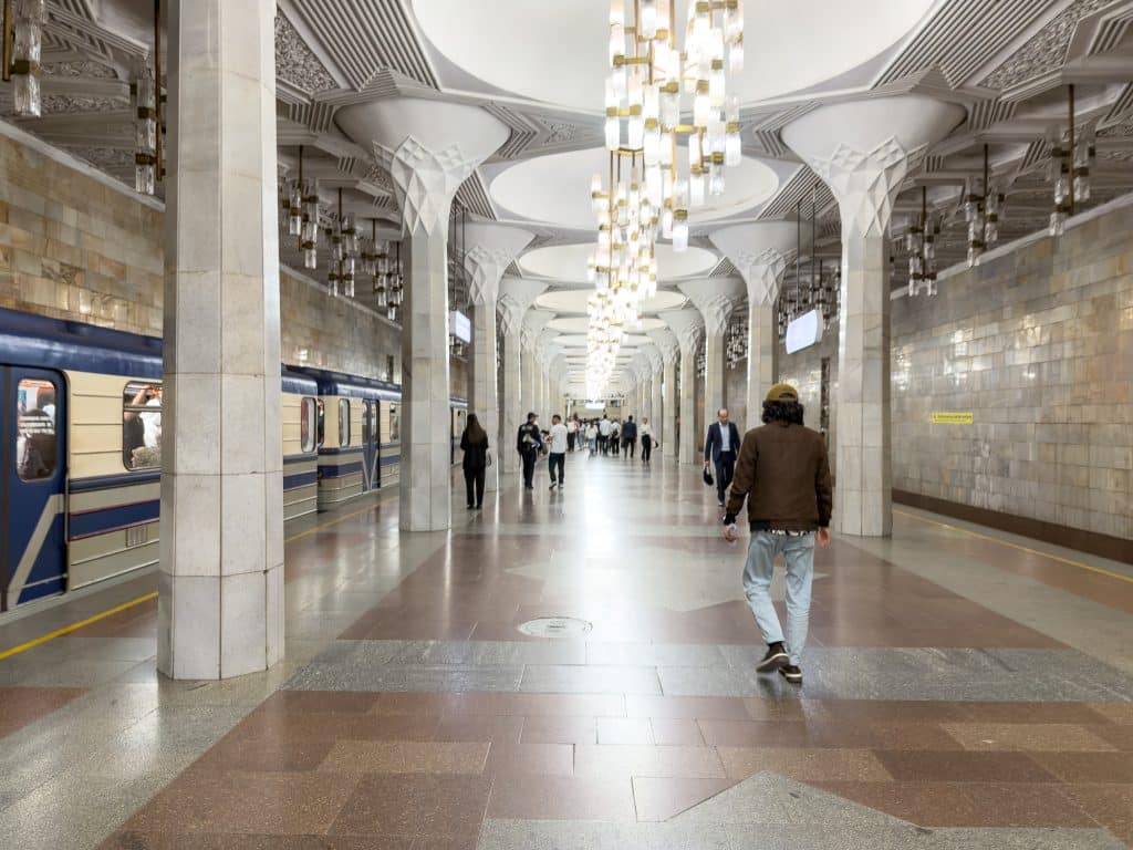 Luminaires de la station Mustaqilik Maydoni