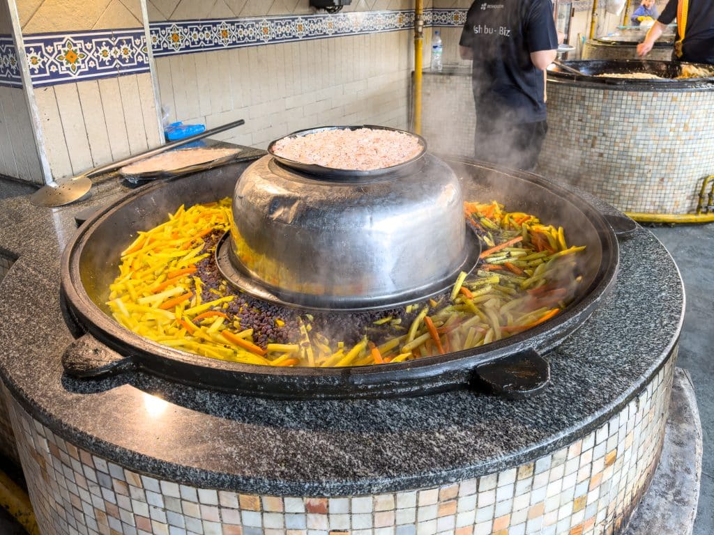Plat de plov en Ouzbékistan à Besh Qozon