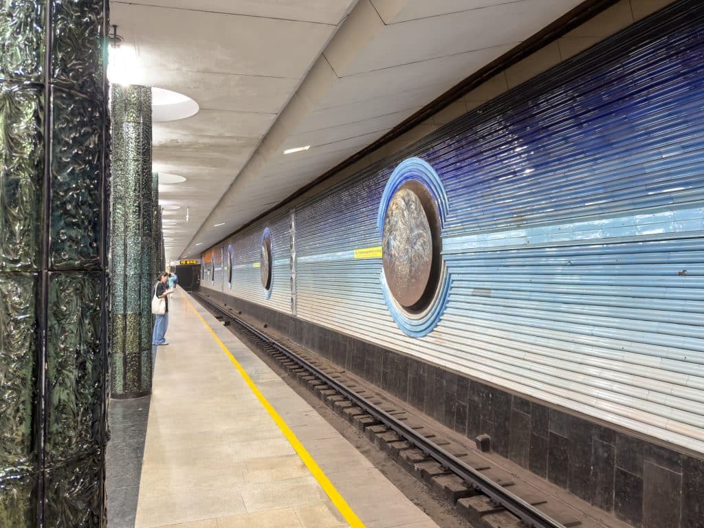 Quai du métro Kosmonavtlar à Tashkent
