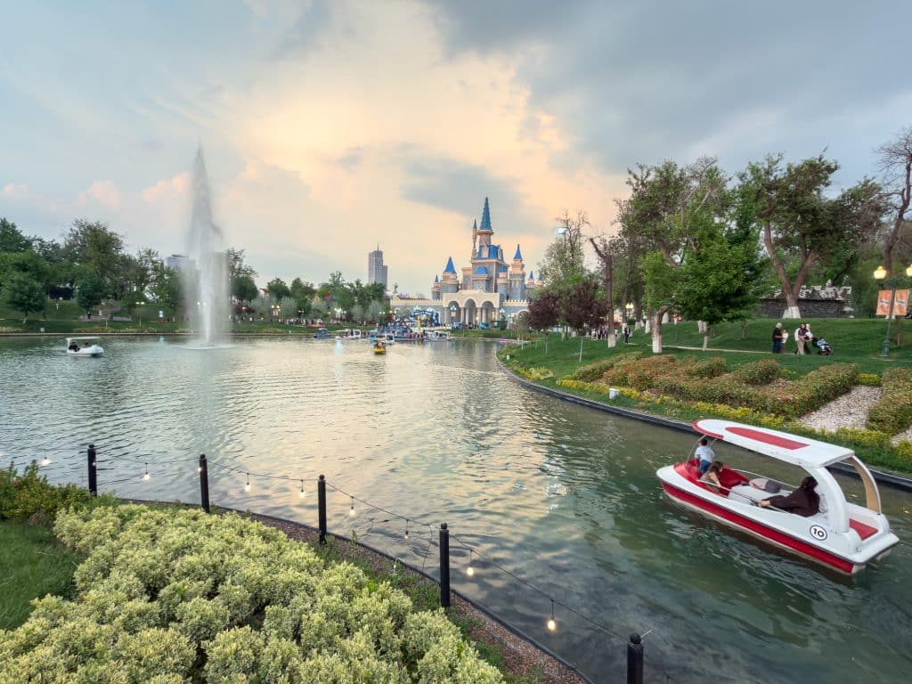 Tour de bateau à Magic City, Tashkent