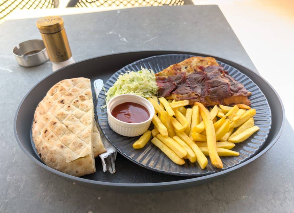 Assiette de poulet du restaurant Ibrišević