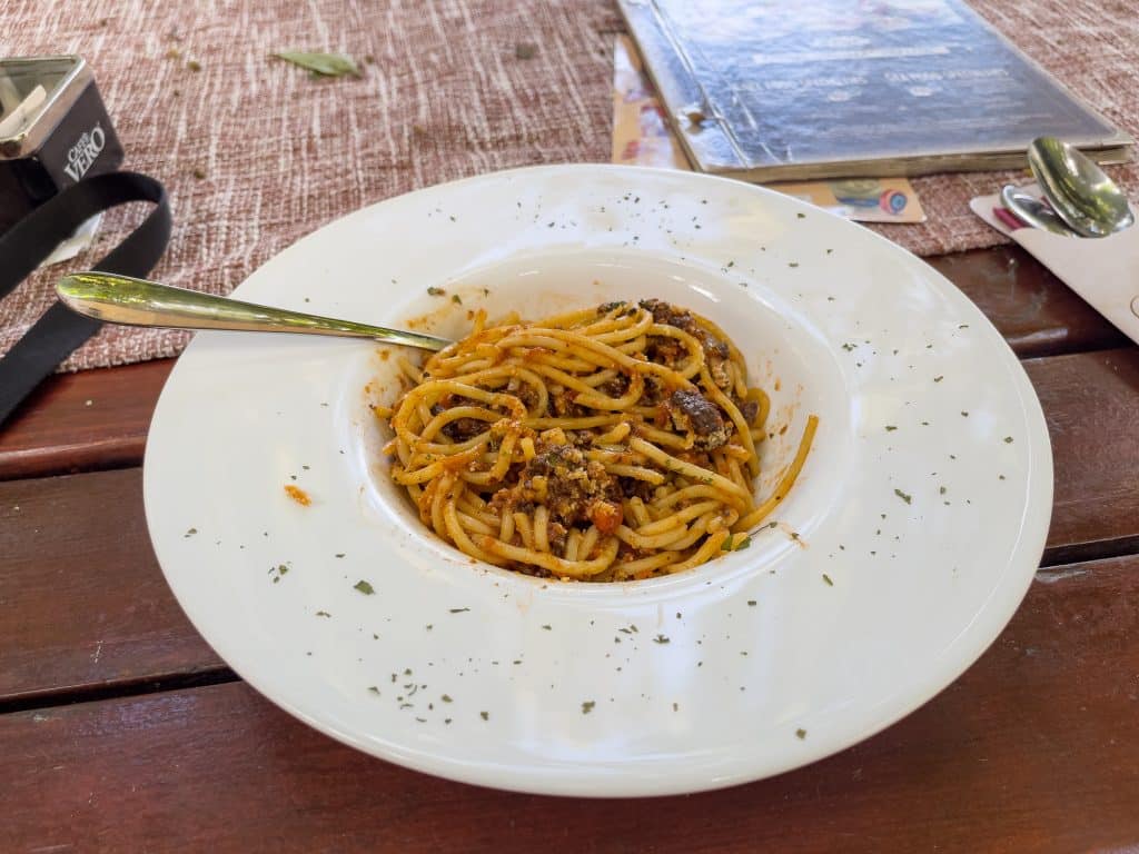Assiette de spaghetti au Konobo Vinoteka à Virpazar