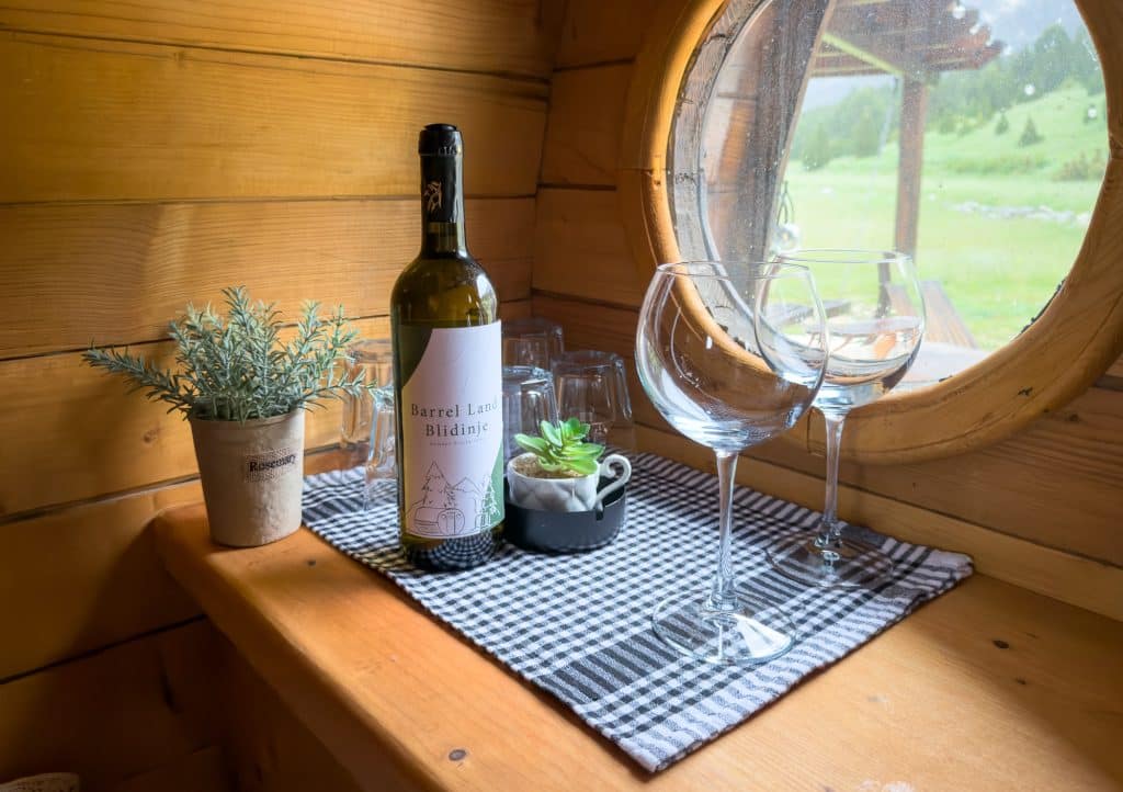 Bouteille de vin locale à Blidinje