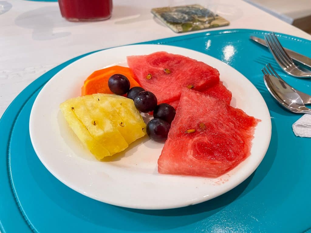 Fruits au déjeuner à la Posada La Fe à Getsemani