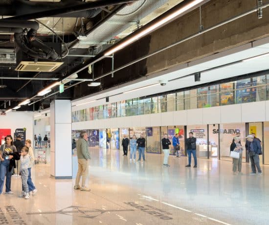 Hall de l'aéroport de Sarajevo en Bosnie-Herzégovine