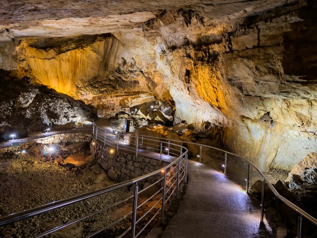 Intérieur de la Grotte Vjetrenica