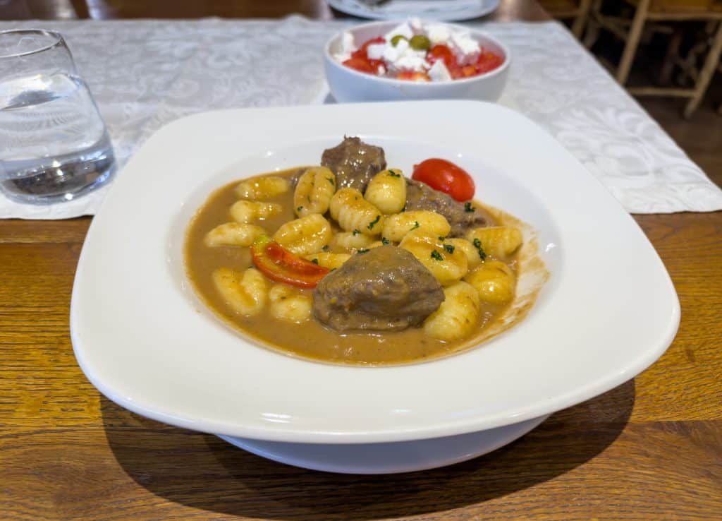 Joues de boeuf et gnocchi au restaurant Hajdučke Vrleti