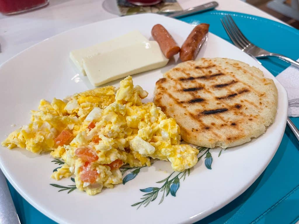 Oeufs fromage pour le déjeuner à la Posada La Fe à Getsemani