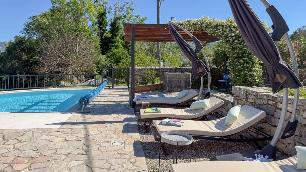 Piscine de la Villa Rosa à Ravno