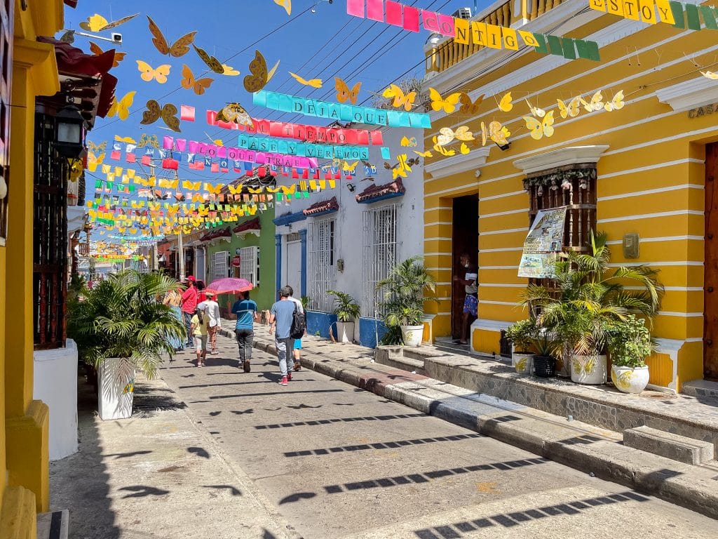 Rue colorée de Getsemani en Colombie