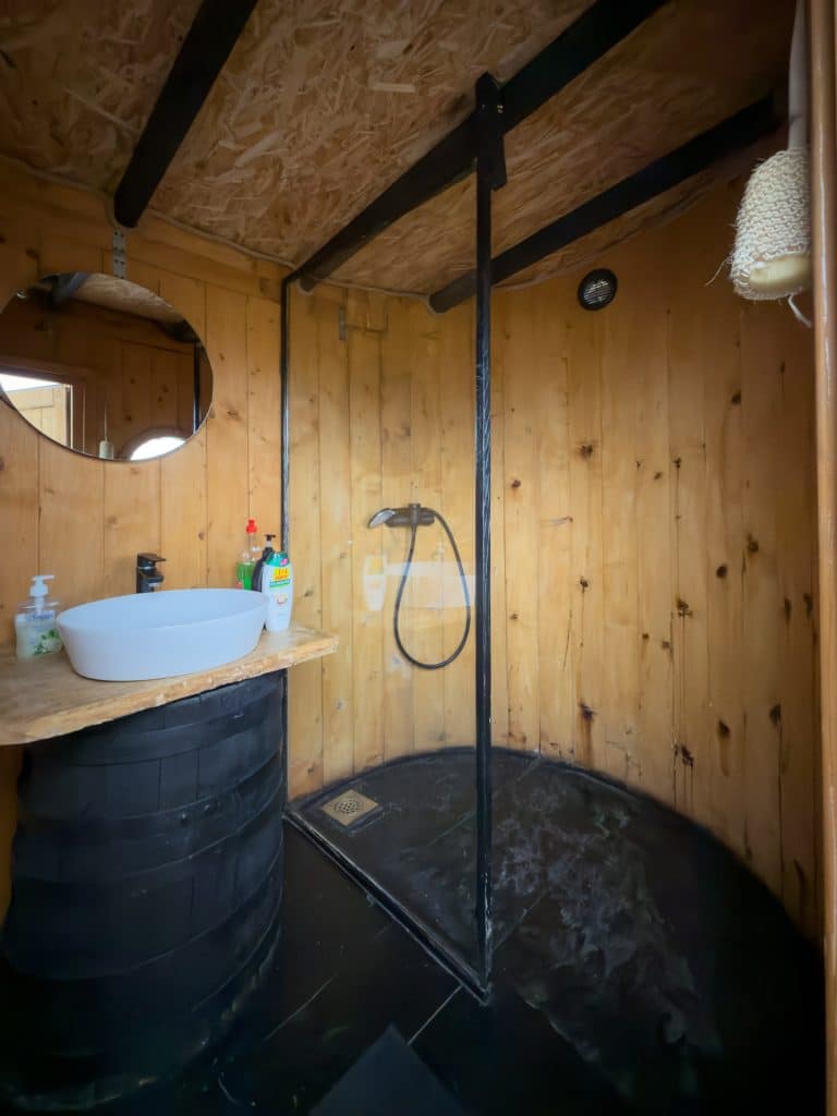 Salle de bains à Barrel Land Blidinje