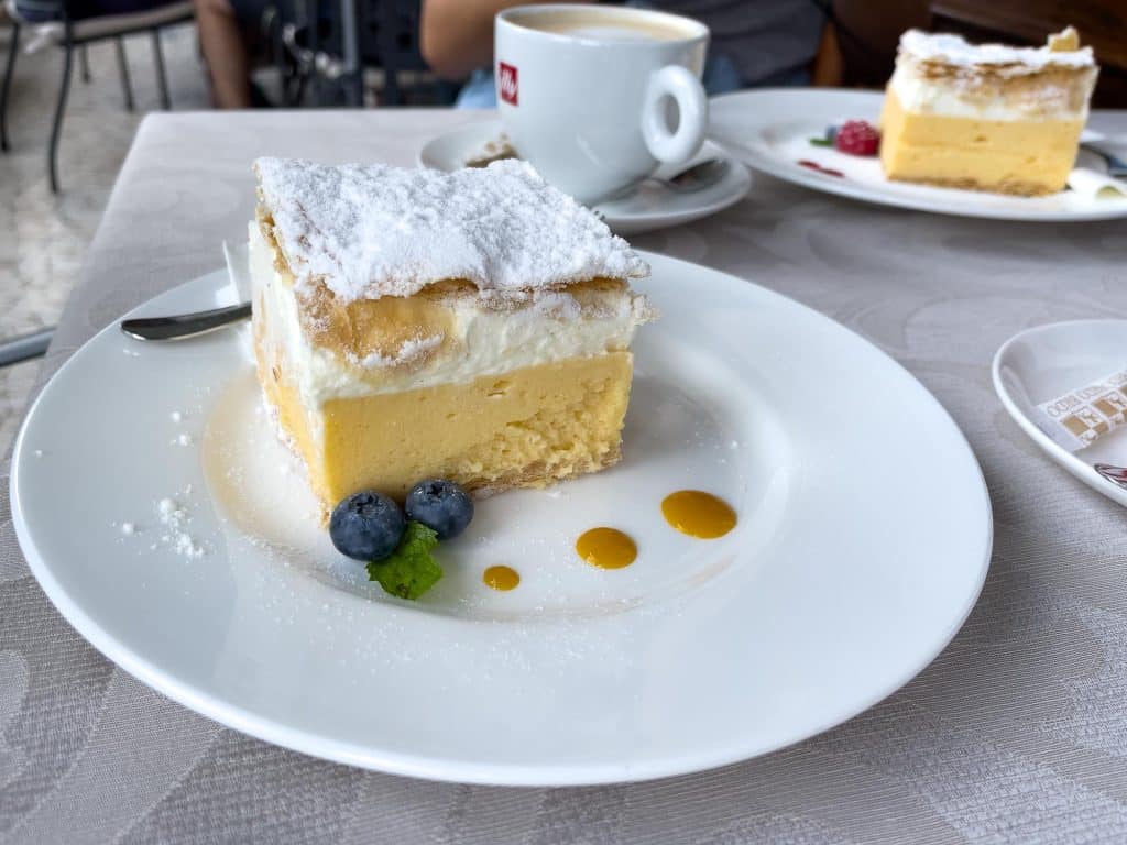 Kremsnita de Vila Bled au Café Belvédère