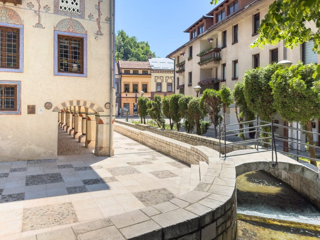 Arrière de la Sarena Dzamija ou mosquée colorée de Travnik