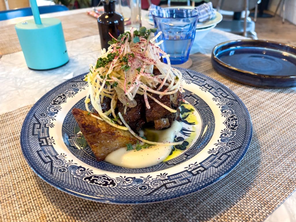 Assiette de viande au Bangbelly BIstro