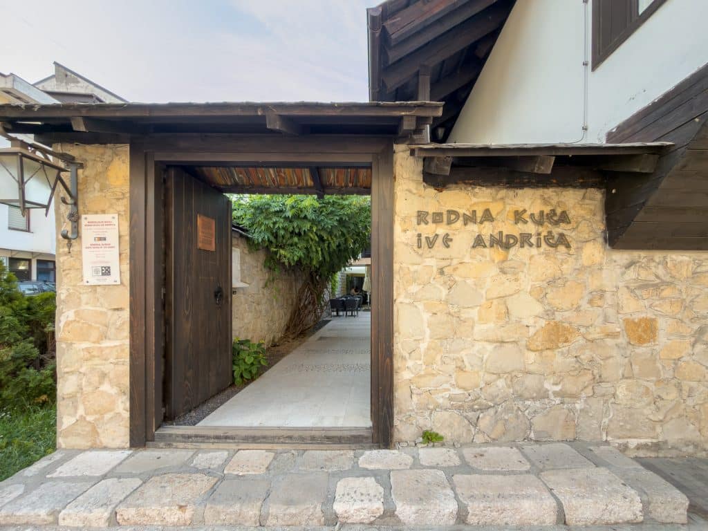 Entrée de la résidence d'Ivo Andric à Travnik, écrivain bosnien
