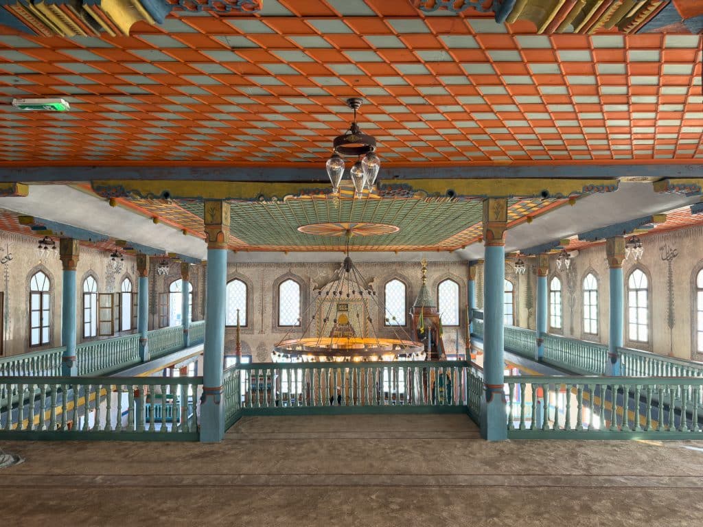 Intérieur de la Sarena Dzamija ou mosquée colorée de Travnik