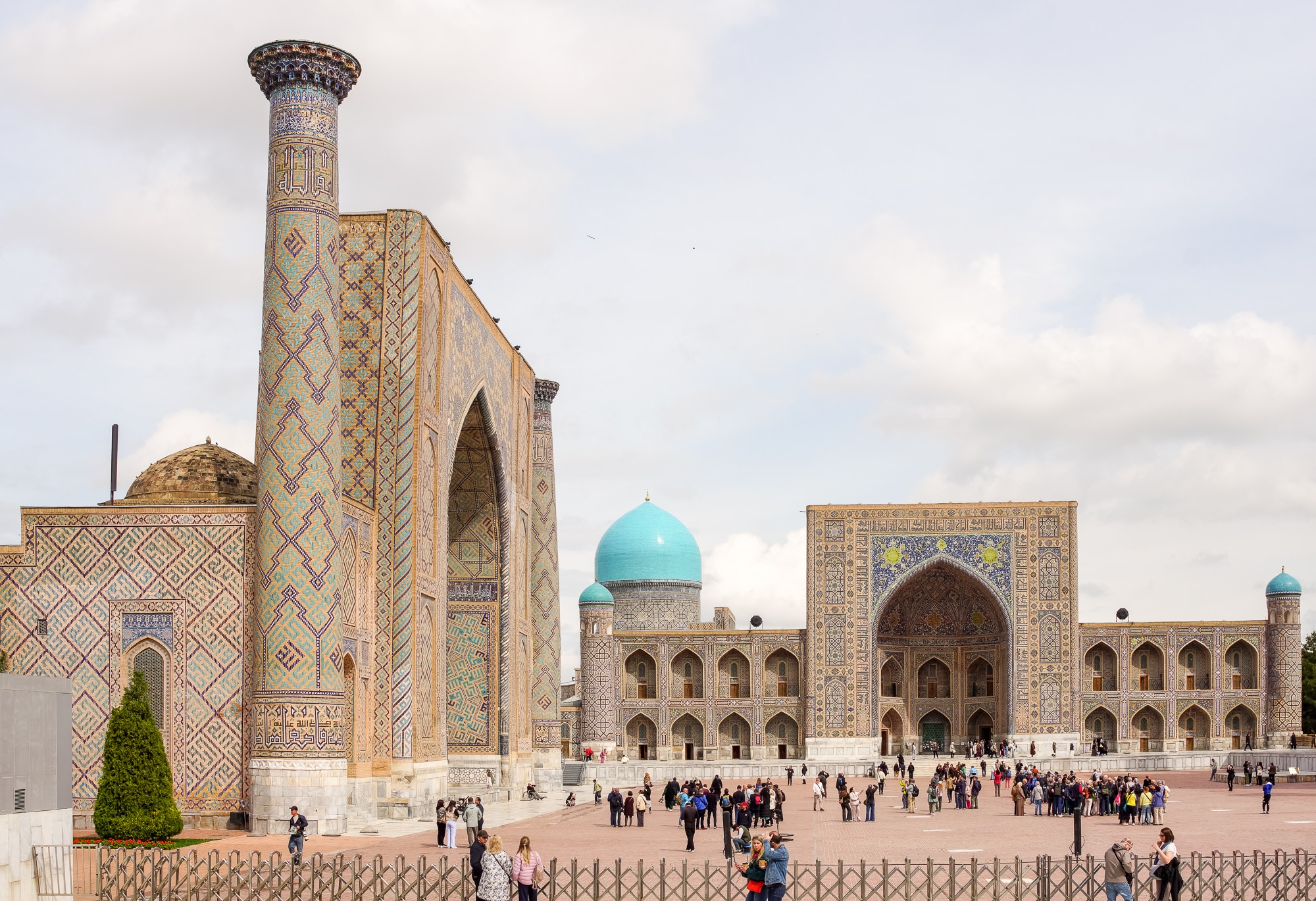 Médersa Oloug Beg, place du Registan à Samarcande en Ouzbékistan