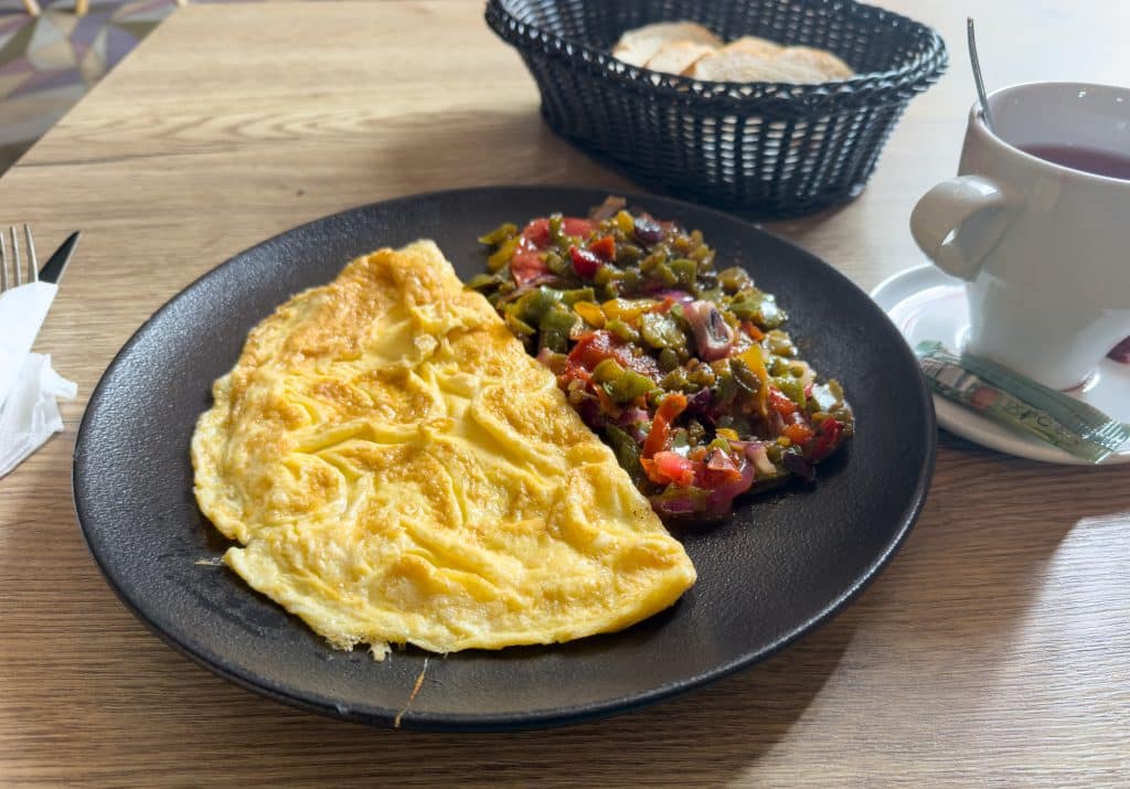 Omelette au déjeuner de l'Hotel IUT de Travnik