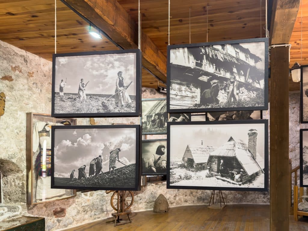 Photographies au musée de la forteresse de Travnik