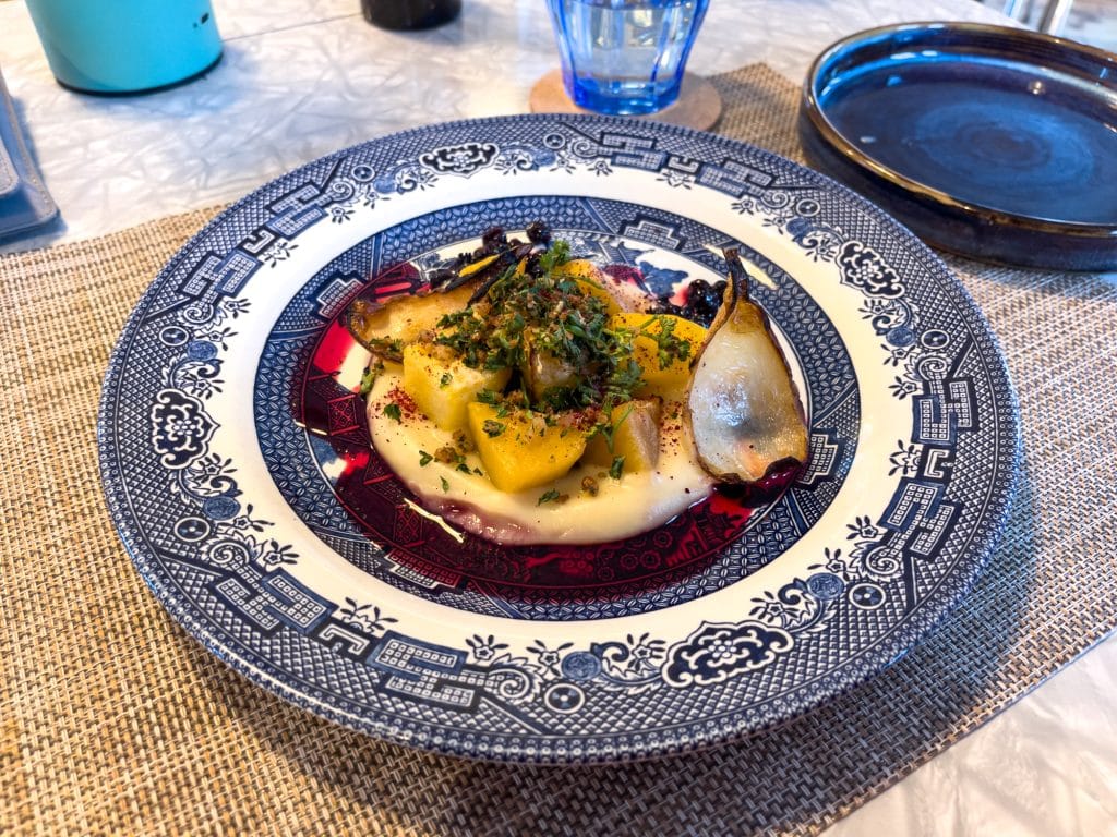 Plat local au Bangbelly Bistro de Fogo