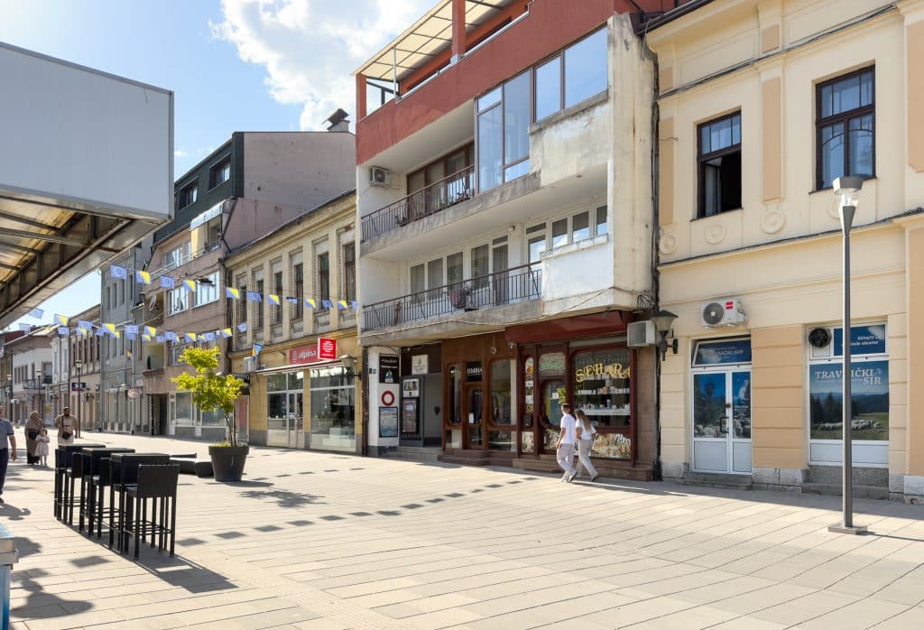 Rue principale de Travnik, l'avenue Bosanska