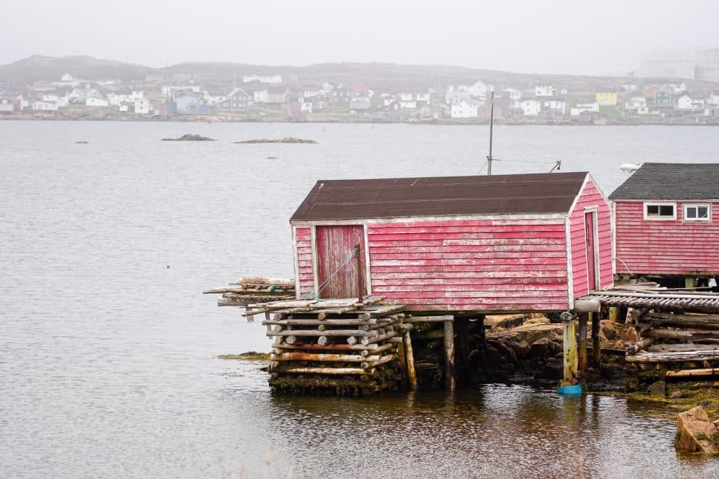 Hangar de pêche sur l'île de Fogo à Terre-Neuve-et-Labrador
