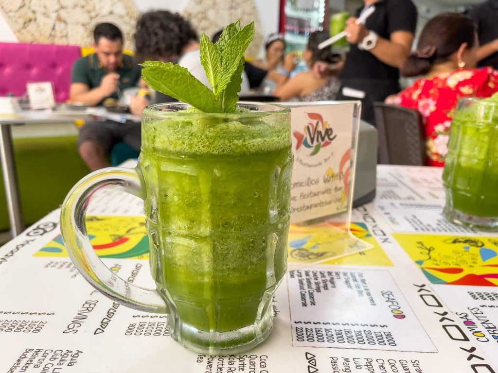 LImonada de hierbabuena à la menthe en Colombie